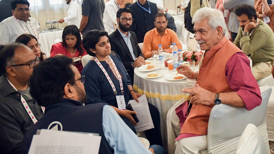 G20 in Srinagar: LG Manoj Sinha said Jammu Kashmir on path of peace and prosperity under guidance of PM Modi