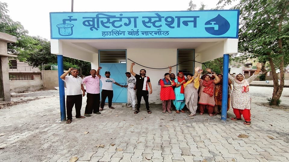 Water problem in Narnaul, people locked the boosting station, raised slogans against department