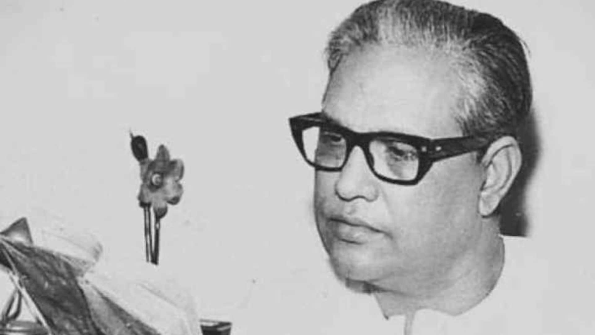 majrooh sultanpuri death anniversary famous indian urdu poet and lyricist was jailed for two years read here