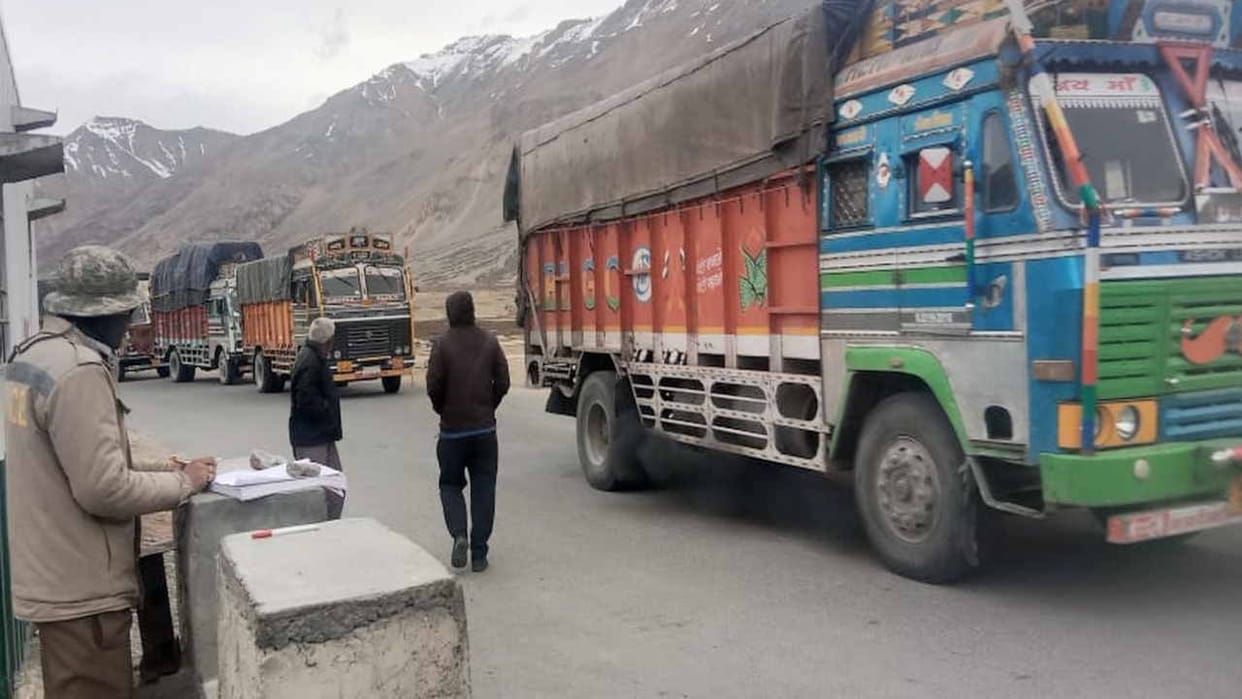 30 trucks with 150 small vehicles left for Leh