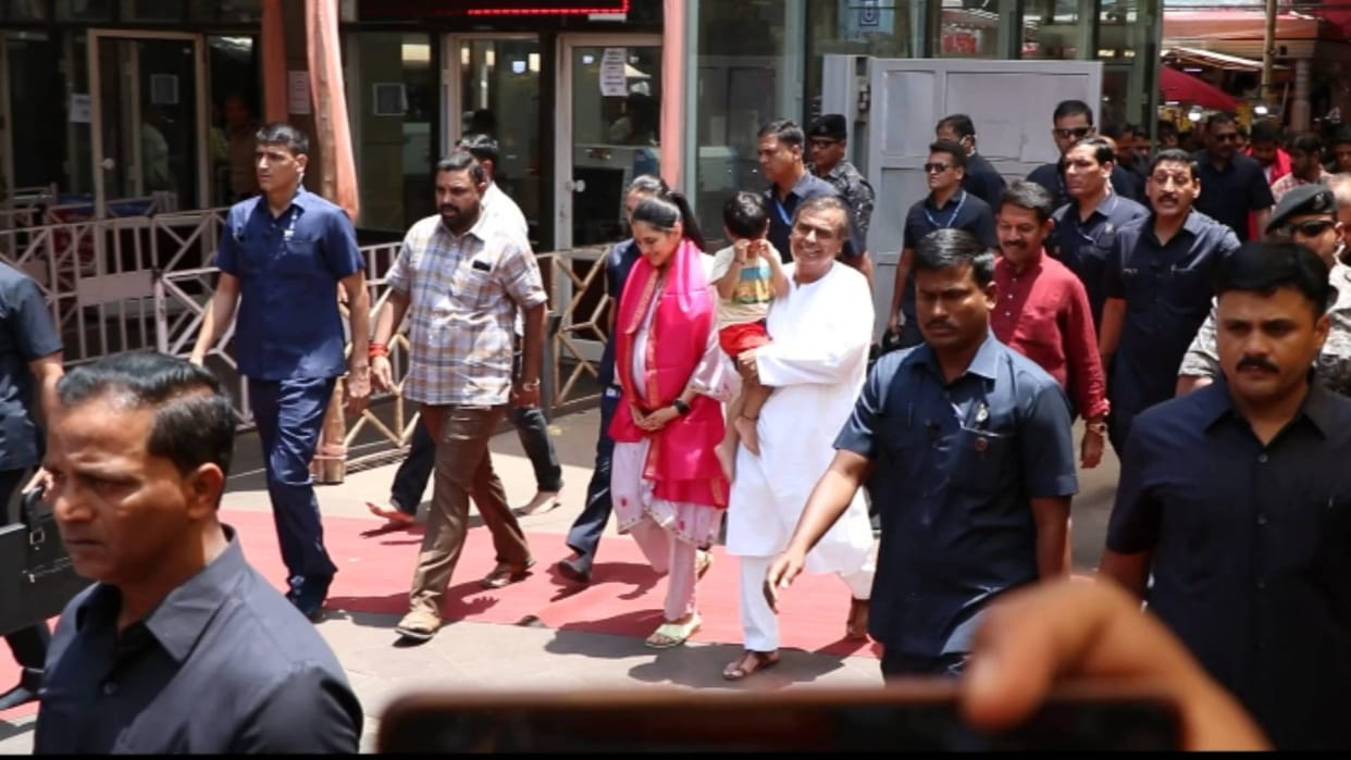 Reliance Industries chairman Mukesh Ambani along with family offered prayers at Shree Siddhivinayak temple