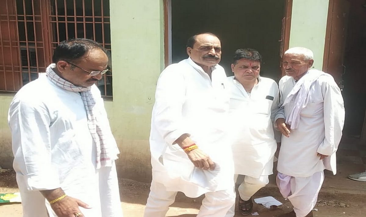 Samajwadi party MLA Prabhunarayan Singh and his brother sentenced to three months jail