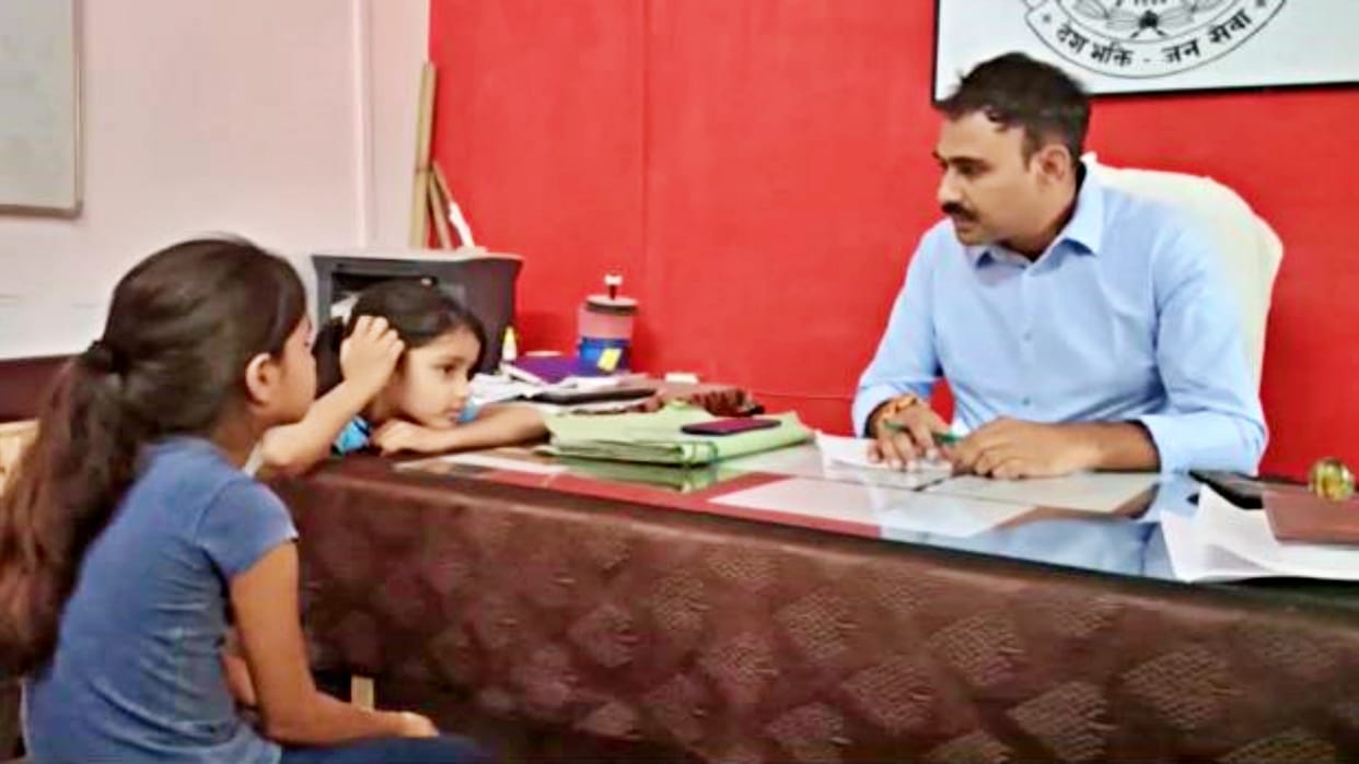 Innocent girls reached the police station to complain about their father in Gwalior