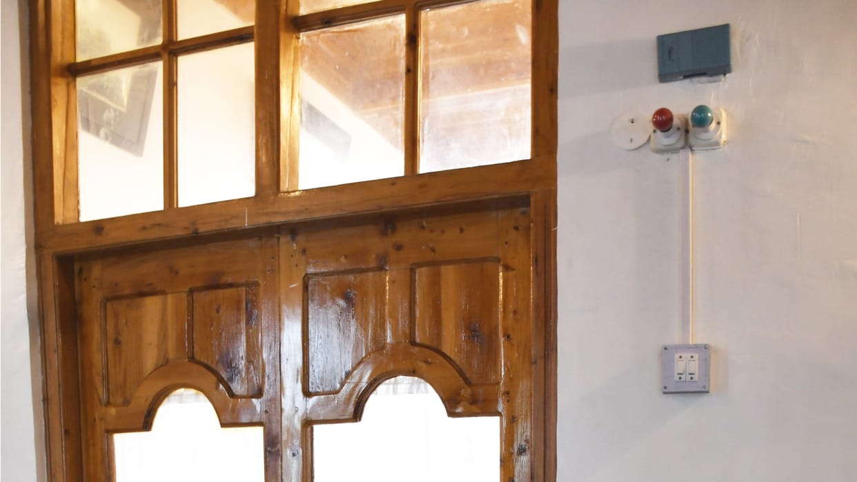 Red beacon installed outside mayor office in townhall MC Shimla