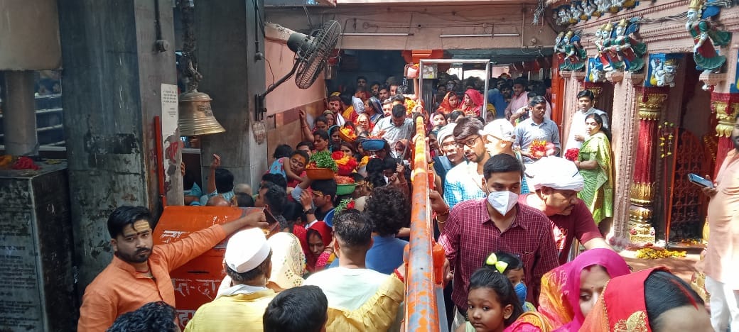 Vindhyachal temple: Maa Vindhyavasini temple full of devotees, holding a rally for Janeu and Mundan rituals