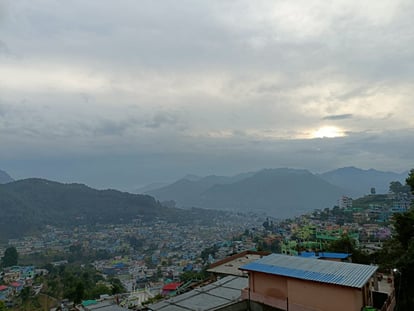 Uttarakhand Weather Update Cold start increasing Frost started freezing in high altitude areas