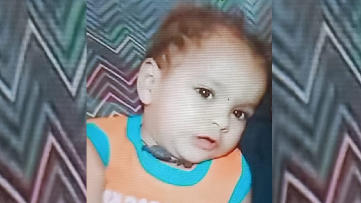 One year old died after falling in a safety teen in semri bazar in Sultanpur.