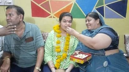 MP Board Result: खंडवा की बेटी ने किया टॉप, 482 अंकों के साथ अनी जैन कॉमर्स में अव्वल MP Board Result: Khandwa's daughter topped, Ani Jain topped commerce with 482 marks