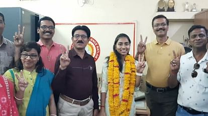 MP Board Result: Ratlam's Dikshita ranked fifth in state merit, Akshat ninth in 10th