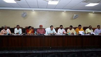 Varanasi: सड़क निर्माण में बाधक बन रहे धार्मिक स्थल कराएं शिफ्ट, PWD मंत्री जितिन प्रसाद ने दिए निर्देश Shift religious places which are hindrance in road construction PWD Minister Jitin Prasad in varanasi