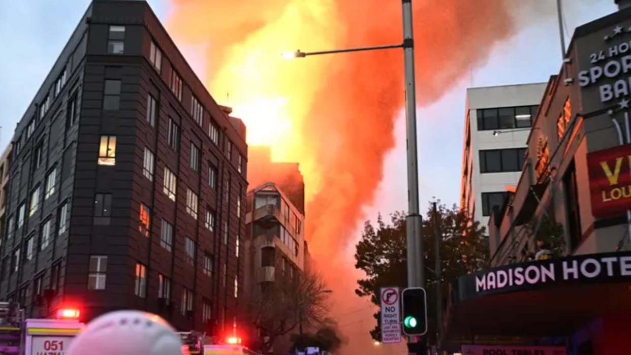 australia sydney building fire collapsing in surry hills evacuation