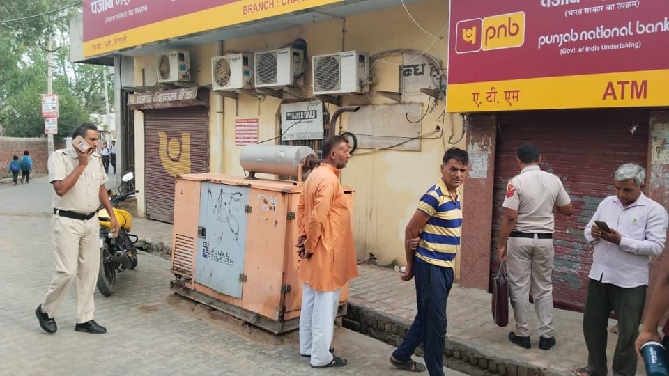 Terror of thieves in Bhiwani, PNB ATM uprooted, shutter locks cut with gas cutter, CCTV cameras broken