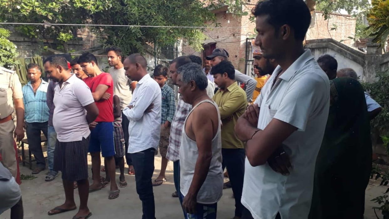 Dead body of young man found hanging in room in basti