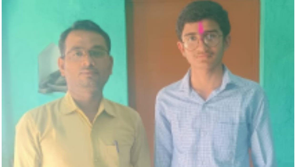 MP Board 12th Result: Chhatarpur's farmer's son Vikas Dwivedi was the state topper, wants to become a doctor