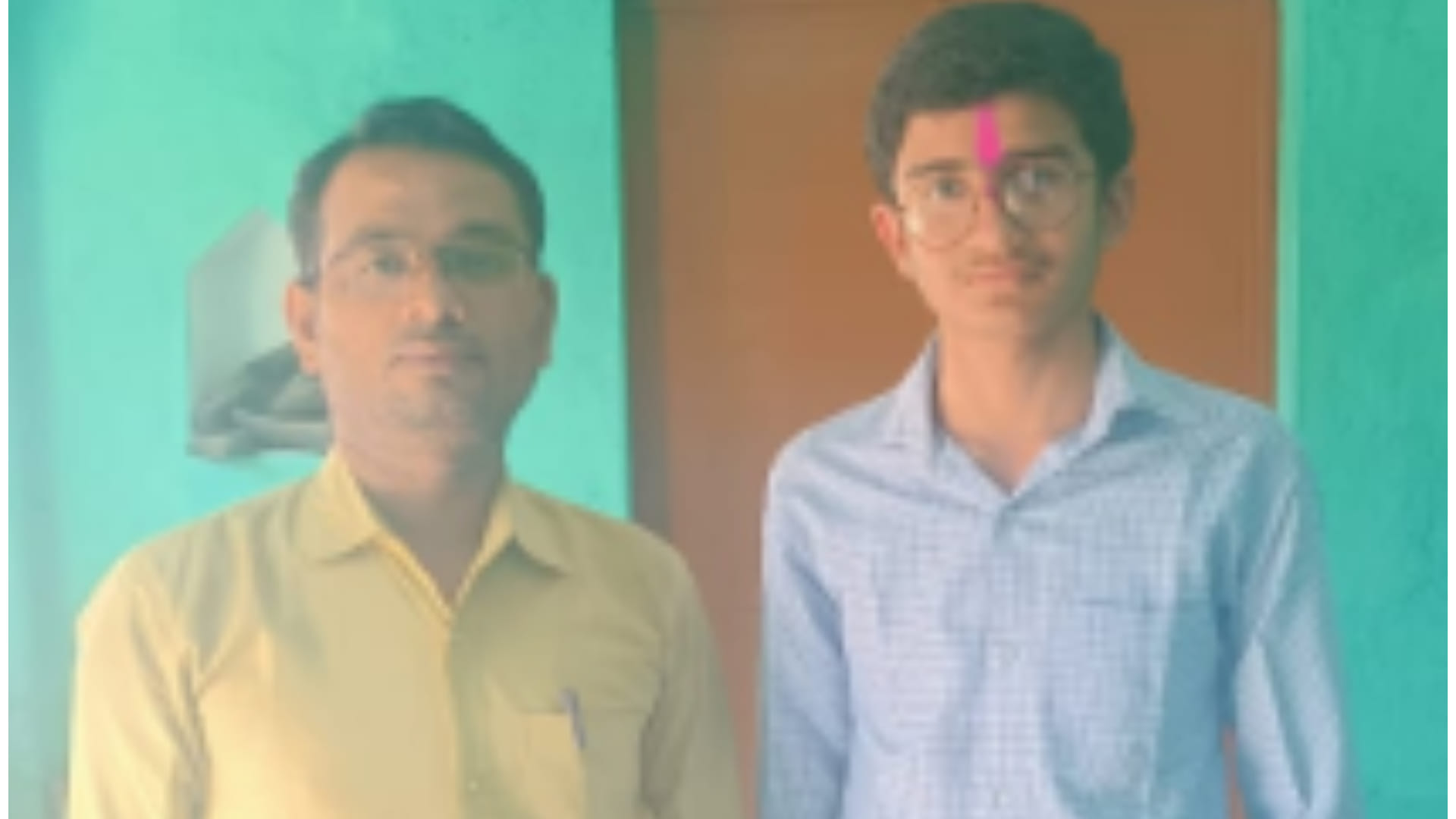 छतरपुर के विकास द्विवेदी ने प्रदेश में टॉप किया है।