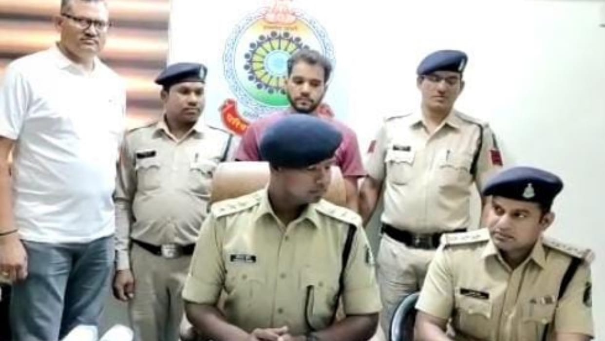 Lover was killed in front of girlfriend house in one sided love in korba