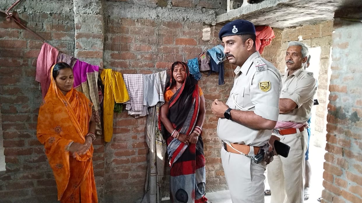 Minor girl commits suicide by hanging herself in Khagaria