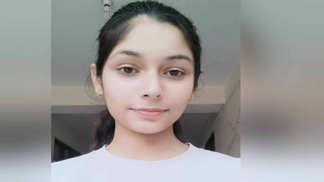 HPBOSE 10th Result 2023: Twin sisters studying in govt school got merit position