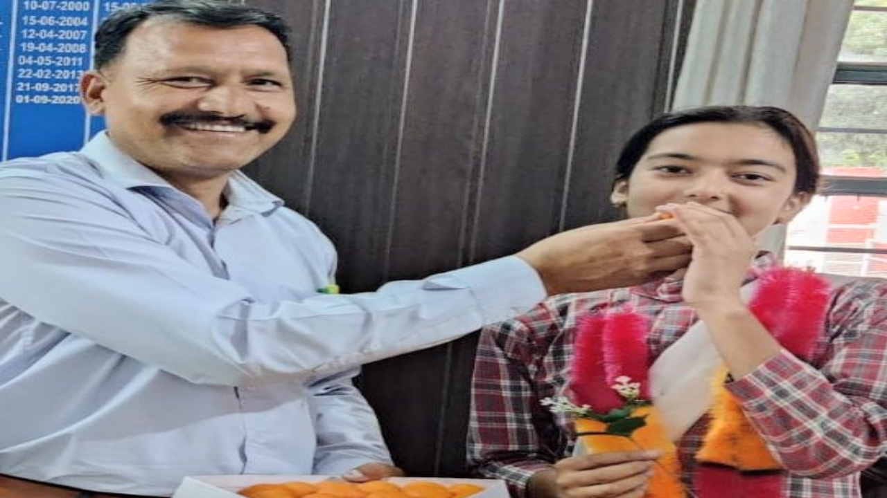 HPBOSE 10th Result 2023: Twin sisters studying in govt school got merit position