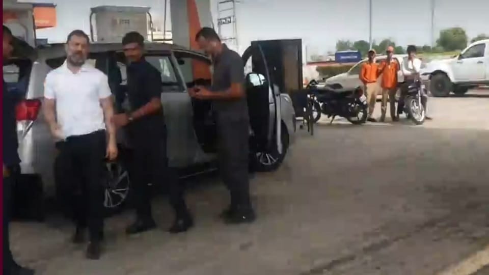 Rahul Gandhi convoy suddenly stopped at Kurukshetra petrol pump, then left for Delhi