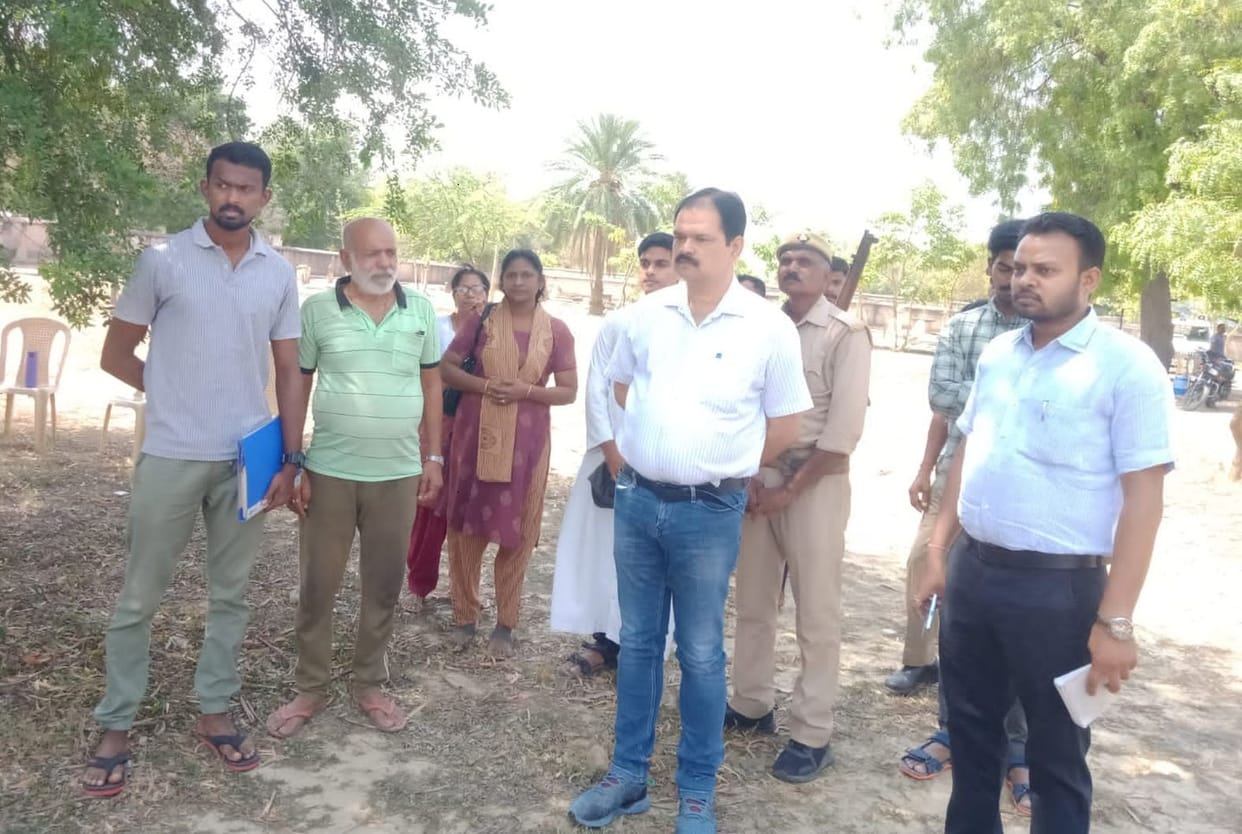 Wife leaves for Kerala with husbands ashes in Farrukhabad, died of corona two years ago