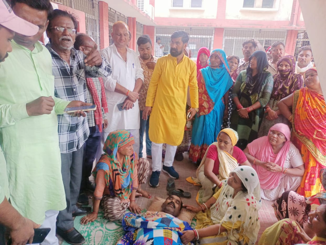 Death of a sweeper in a road accident, high speed bike hit on the highway, commotion of relatives