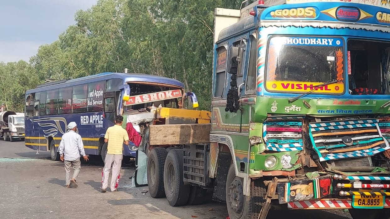 kathua accident: truck and bus collide on Jammu Pathankot National Highway in Lakhanpur 11 injured