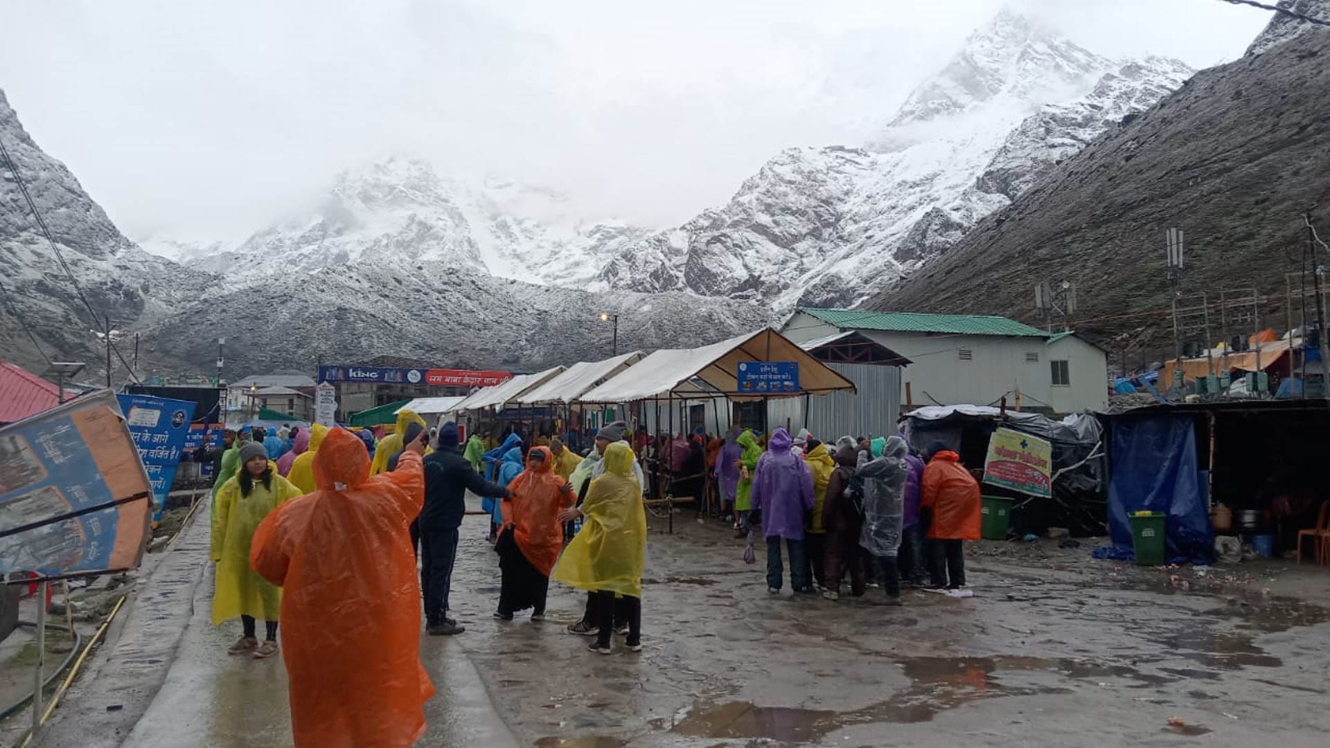 Chardham Yatra affected due to snowfall rain pilgrims stopped due to bad weather hemkund Sahib kedarnath