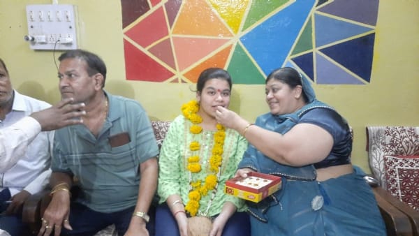 MP Board Result: Khandwa's daughter topped, Ani Jain topped commerce with 482 marks
