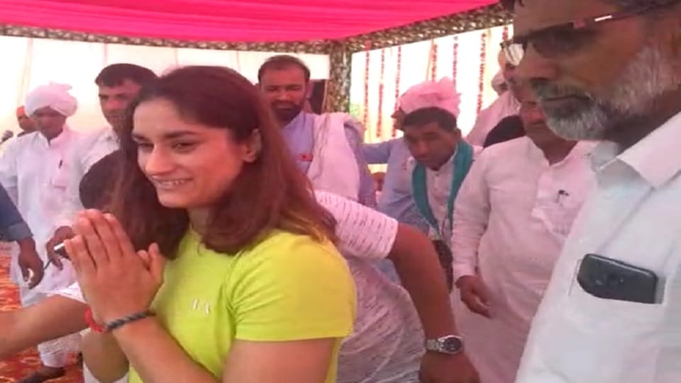 Bajrang Punia and Vinesh Phogat reached at Mahapanchayat in Jind Khatkar toll and got support from many khaps
