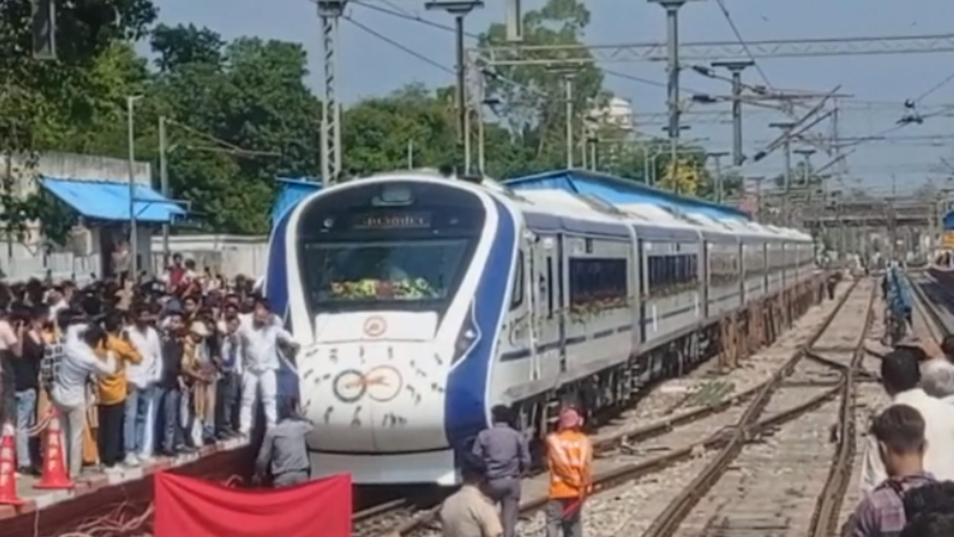 Vande Bharat Express train was praised, but the people of Saharanpur said that the fare should be reduced