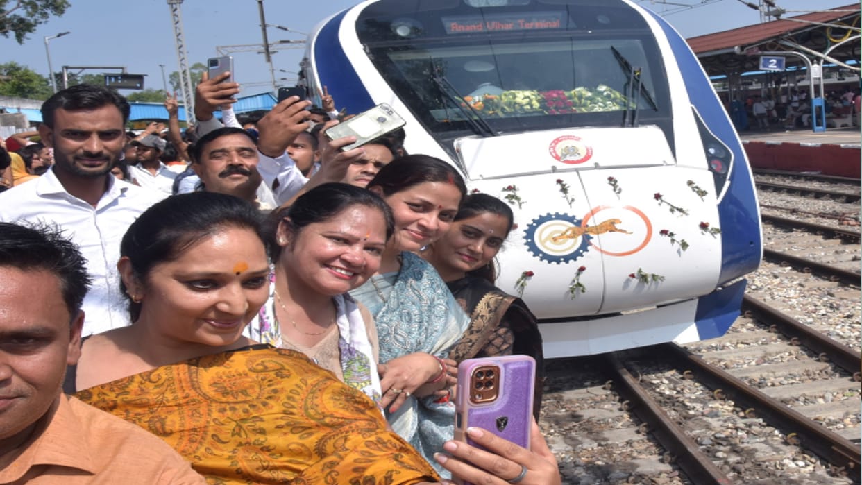 lucknow to gorakhpur vande bharat train regular from 9 july