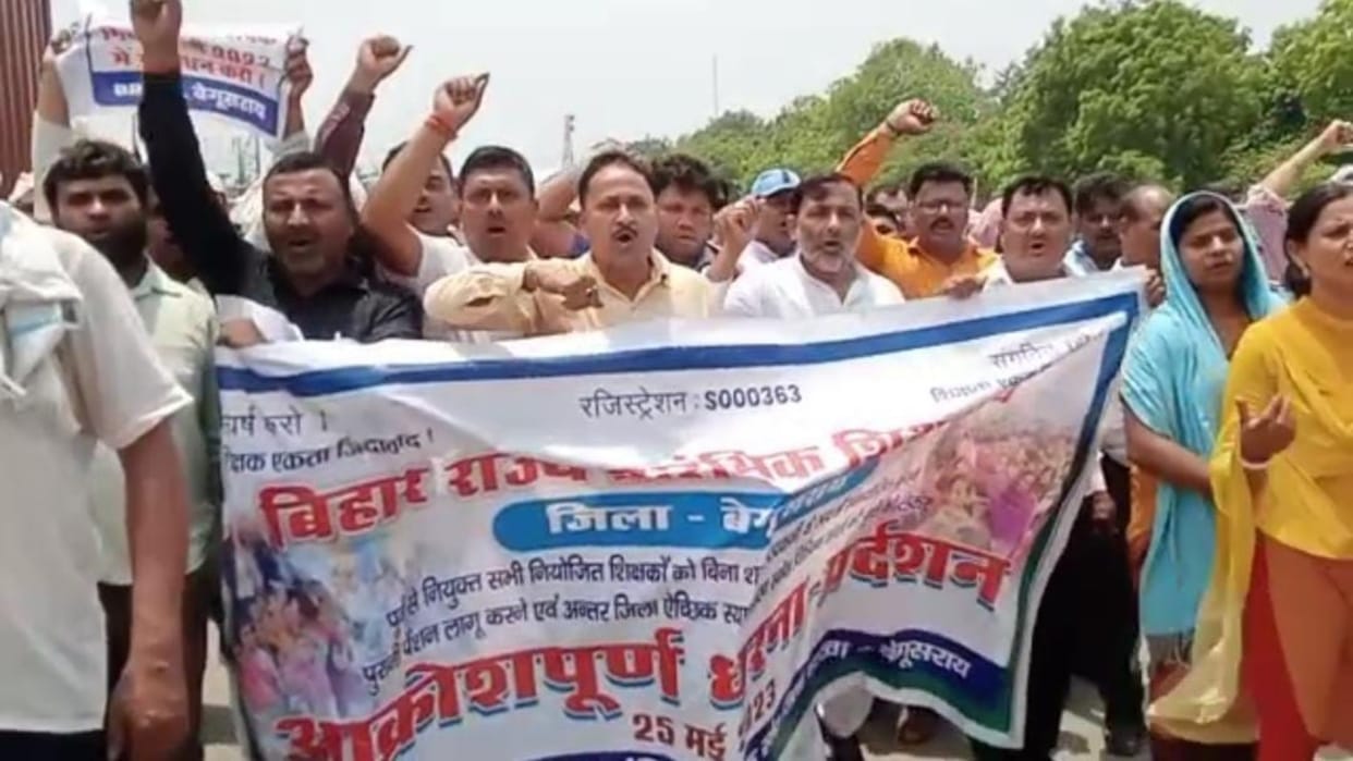 In Begusarai, teachers took to the road for their demands