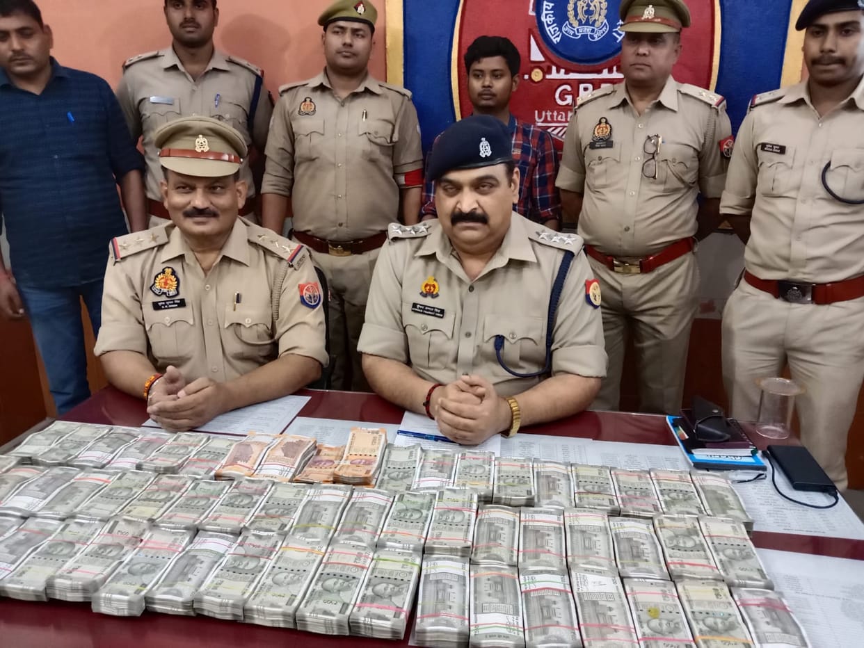 RS 53 lakh rupees found from PDDU Junction bag was being taken from Varanasi to Kolkata
