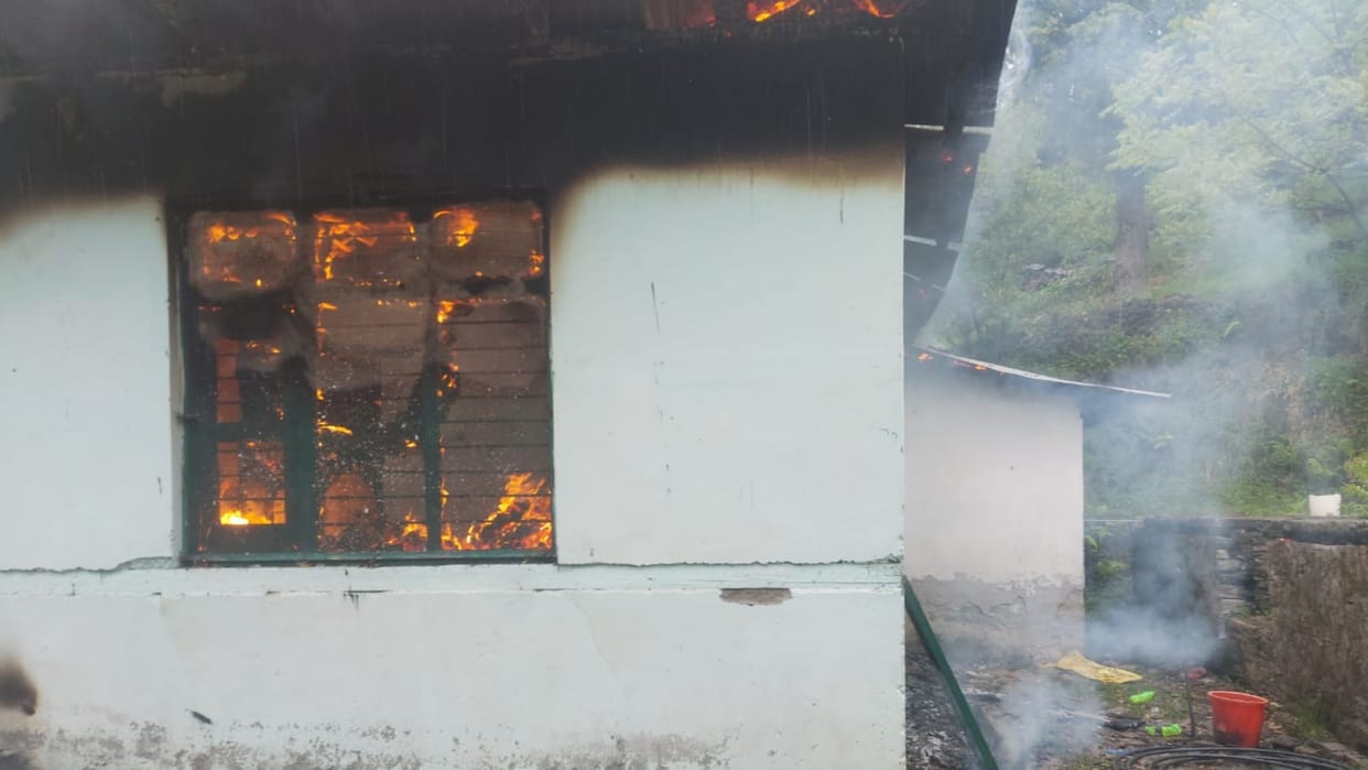 fire breaks out in wool federation Carding unit in Kwar Shimla Himachal Pradesh