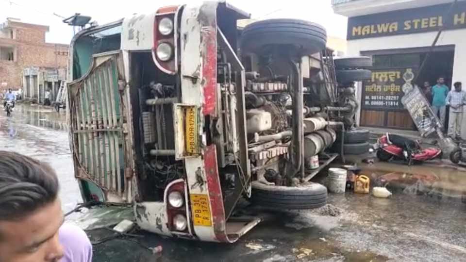 Uncontrolled bus overturned in Moga of Punjab