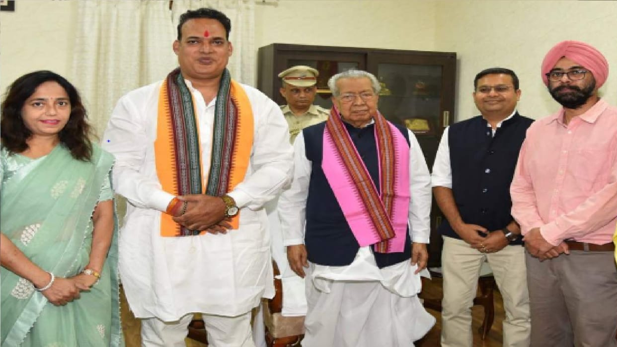 BJP delegation  reaches CG Governor, demands investigation regarding exam results