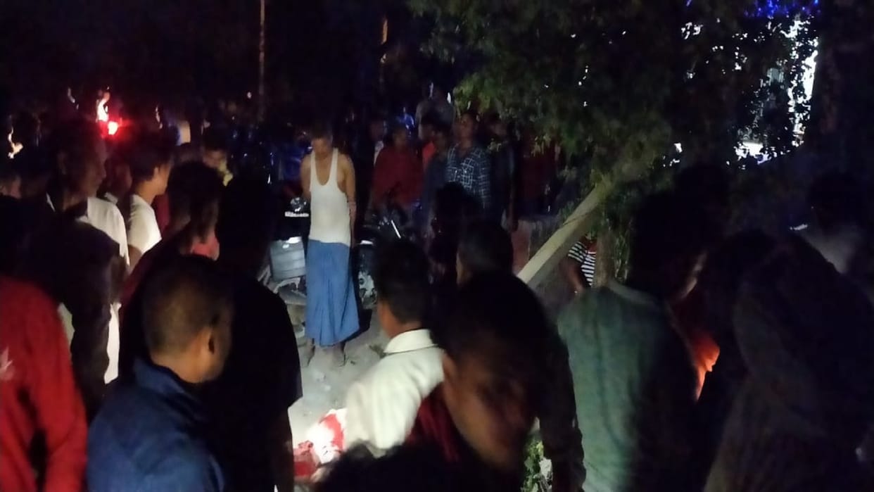 Big Road Accident in gorakhpur Pickup collided with a pole when driver dozed off