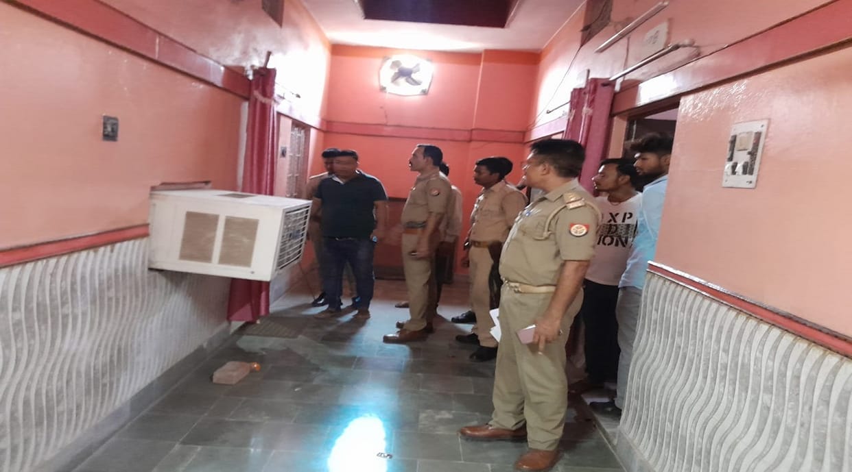 Bhojpuri film director dies due to heart attack dead body found in Sonbhadra hotel