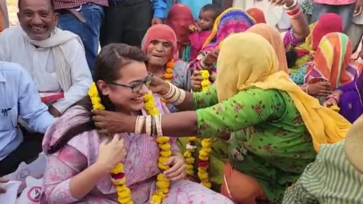 Pakistani migrants says to Tina Dabi dudho nahao puto falo laughingly says even if there is daughter it will w