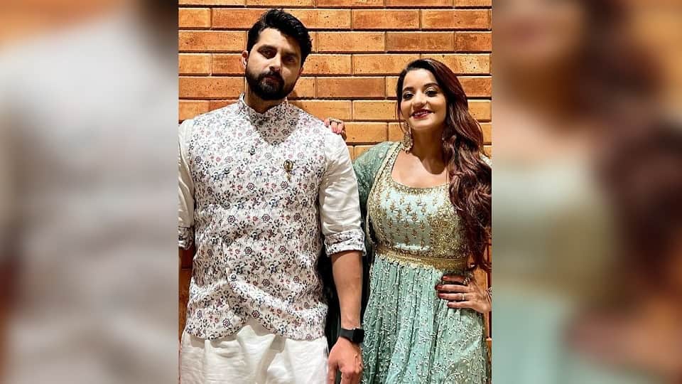 Bhojpuri Actress Monalisa And Vikrant beautiful love story know some unknown facts about there life