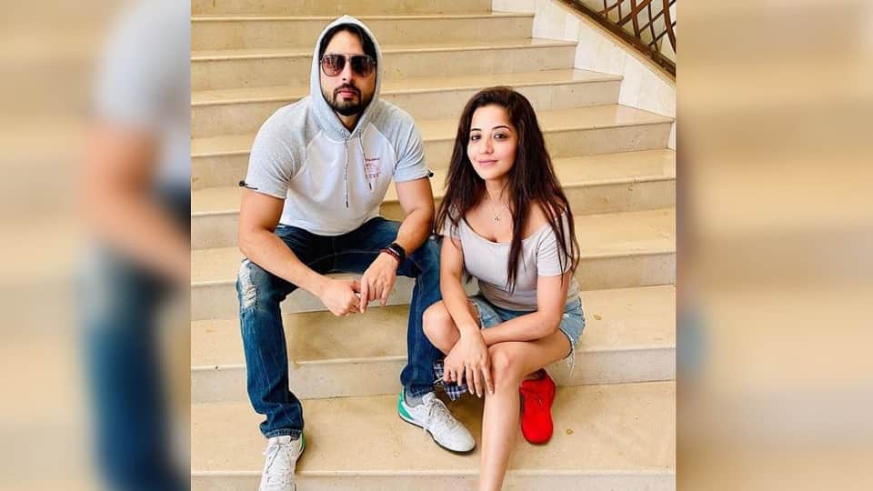 Bhojpuri Actress Monalisa And Vikrant beautiful love story know some unknown facts about there life