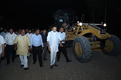 PWD Minister Jitin Prasad inspected  Lahartara Phulwaria fourlane in varanasi