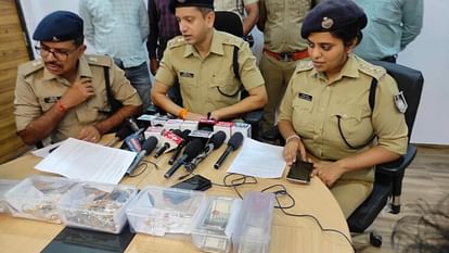 Indore: इनोवा से आते थे चोरी करने, पुलिस ने टाउनशिपों मेें चोरी करने वाले गिरोह को पकड़ा Used to come from Innova to steal, police caught the gang stealing in townships