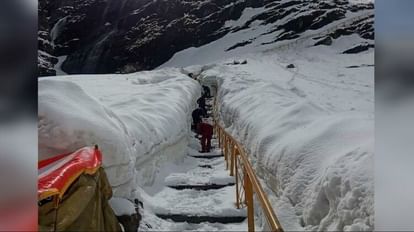 Hemkund Sahib Yatra: पंजीकरण पर लगी रोक हटी, आस्था पथ से हटाई गई बर्फ, कल से फिर यात्रा शुरू होने की उम्मीद