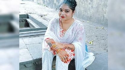 Jhansi: पूर्व पार्षद की भतीजी समेत दो की दतिया में सड़क हादसे में मौत, परिजनों ने जताई हत्या की आशंका Two including former councilor s niece died in a road accident in Datia