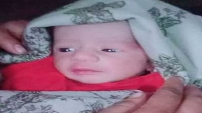 Aligarh News: पानी से भरी बाल्टी में डूबकर मासूम की मौत, सो रही थी मां, बड़ी बहन निकल गई थी घर से बाहर Innocent died by drowning in a bucket full of water