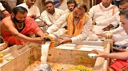 Nagar Nikay Oath Ceremony Live: मेयर और पार्षदों का शपथ ग्रहण समारोह शुरू, कार्यक्रम स्थल की ये फोटो वायरल Nagar Nikay Oath Ceremony live Live Oath taking ceremony of Mayor and Councilors of Municipal Corporation begi