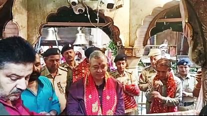 Himachal Pradesh DGP Sanjay Kundu pay obeisance at chintpurni temple una