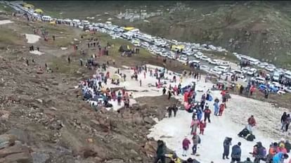 To get relief from the heat, tourists thronged the cool valley of Lahaul